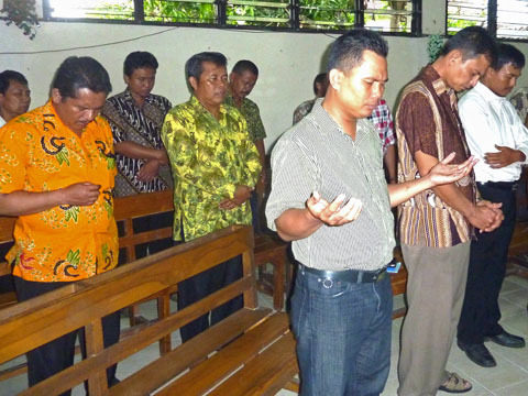 IndonesiaNTCAlumWorship2013