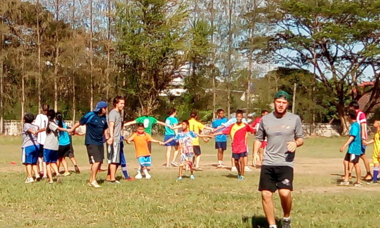 ONU team and the children playing soccer.
